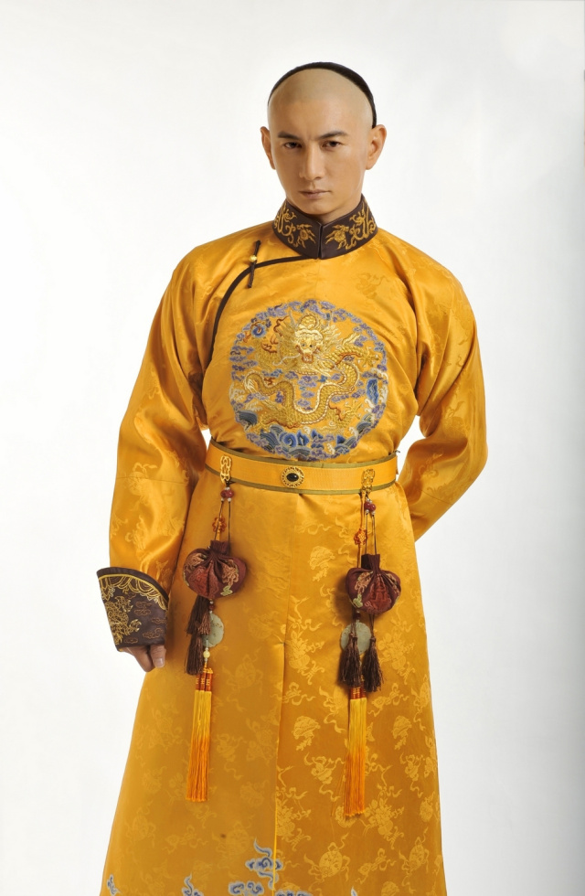 做個(gè)考證派的追劇黨,從清宮劇中看滿族服飾文化