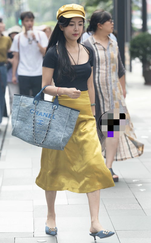 街拍 搭配服飾就是緊跟潮流,復(fù)古風(fēng)格這幾年非常流行